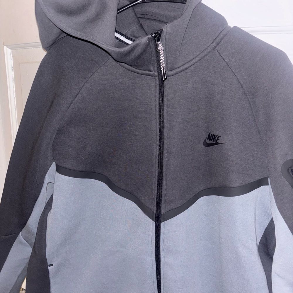 Nike Tech Jacket - Picture 4 of 4